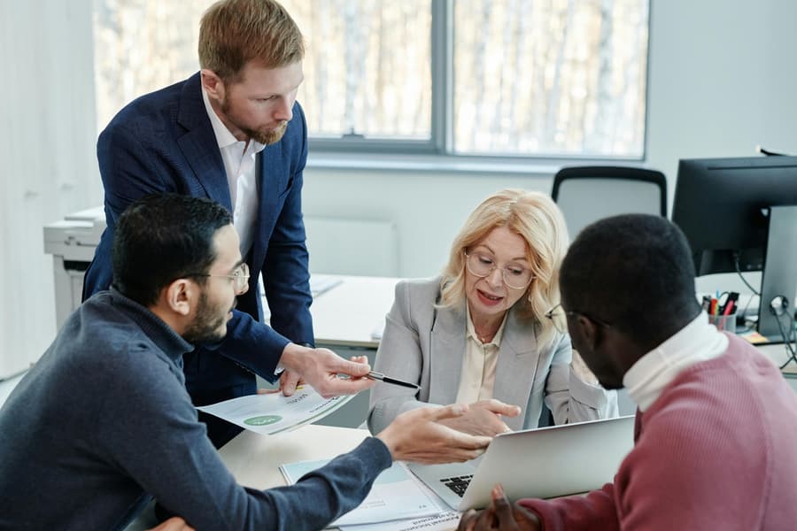 Führungskräfte im Meeting